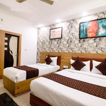 Hotel Vvs Near Delhi Airport Нью-Дели Экстерьер фото