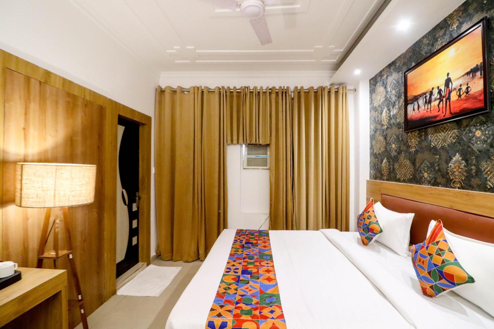 Hotel Vvs Near Delhi Airport Нью-Дели Экстерьер фото