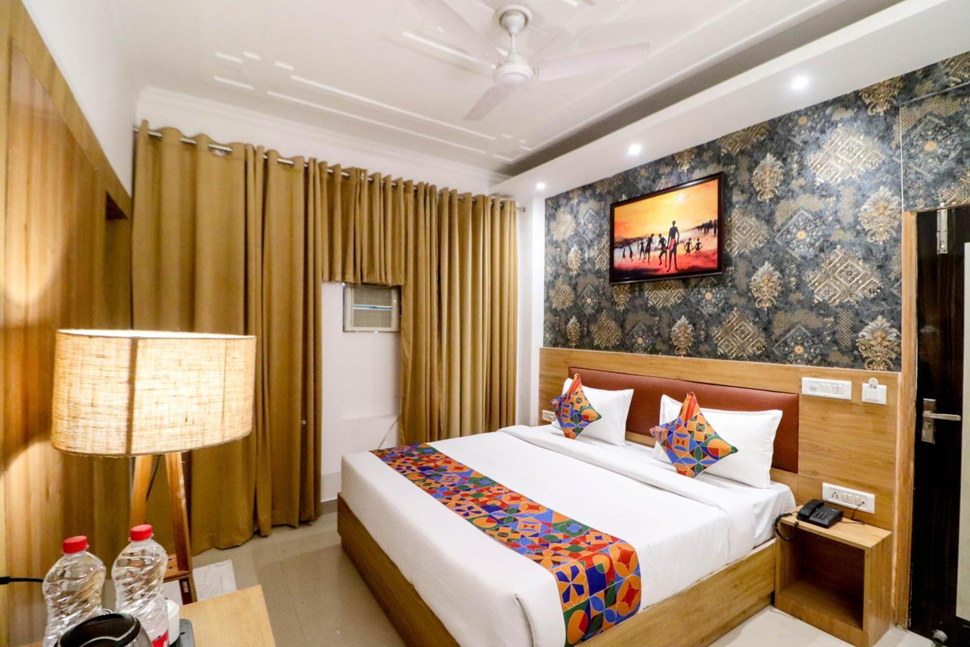 Hotel Vvs Near Delhi Airport Нью-Дели Экстерьер фото