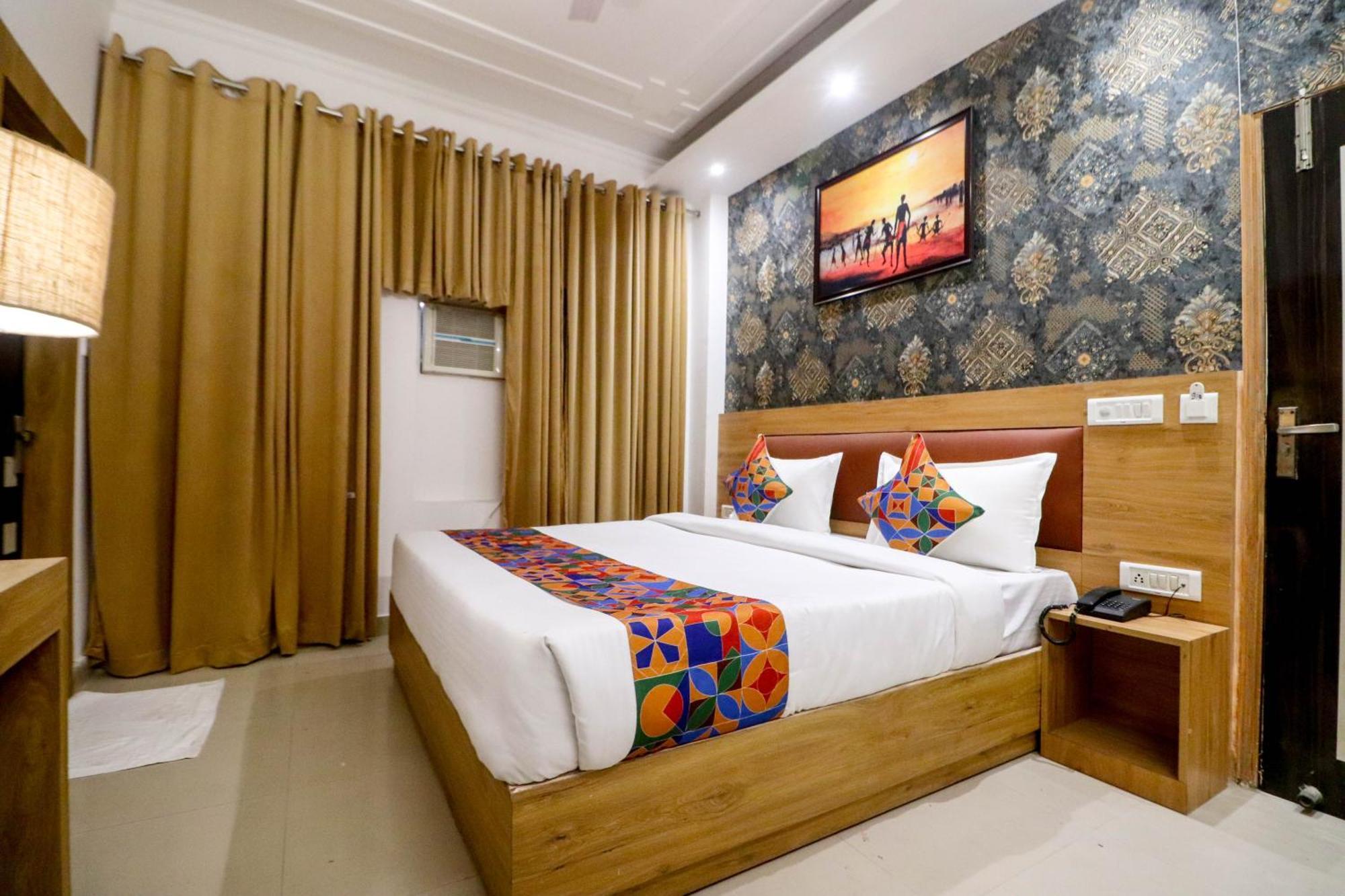 Hotel Vvs Near Delhi Airport Нью-Дели Экстерьер фото
