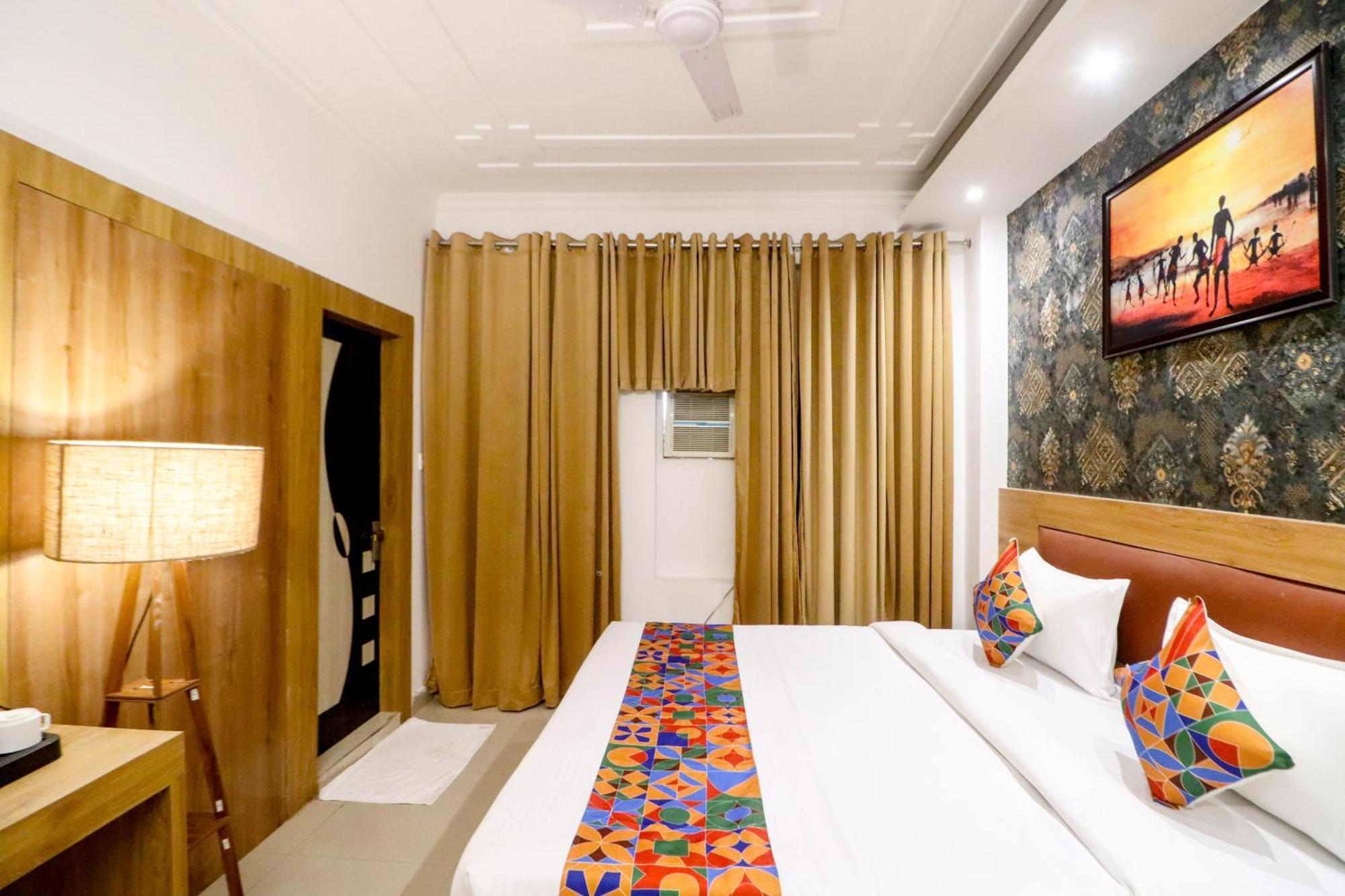 Hotel Vvs Near Delhi Airport Нью-Дели Экстерьер фото
